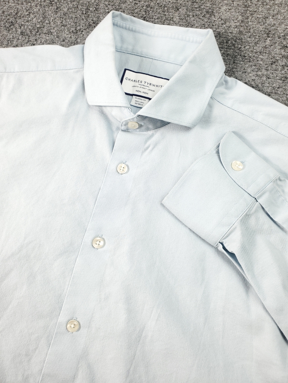 Charles Tyrwhitt Dress Shirt Mens 16.5 33 Non Iron Classic Fit Light Blue Formal
